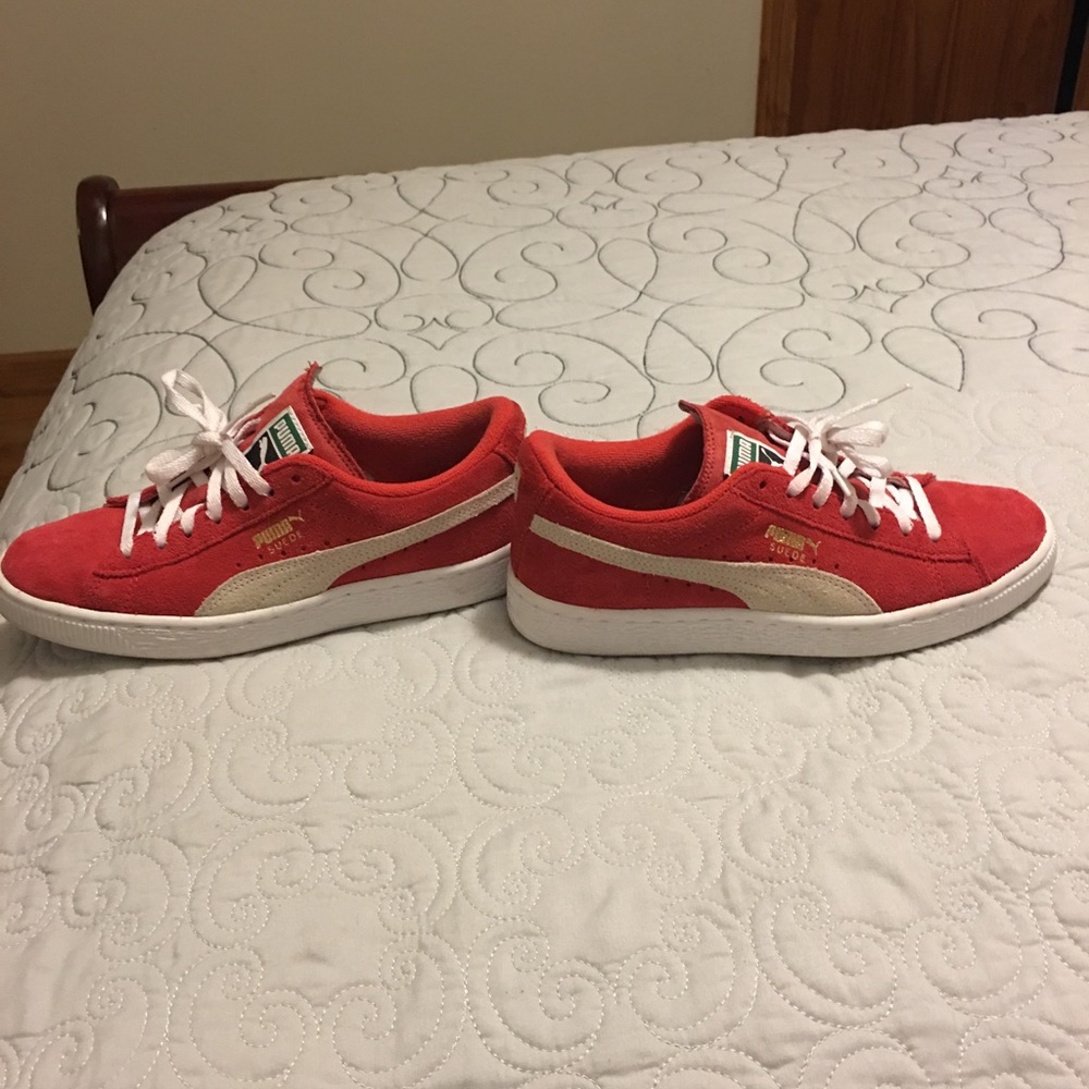 Red suede puma size 4C